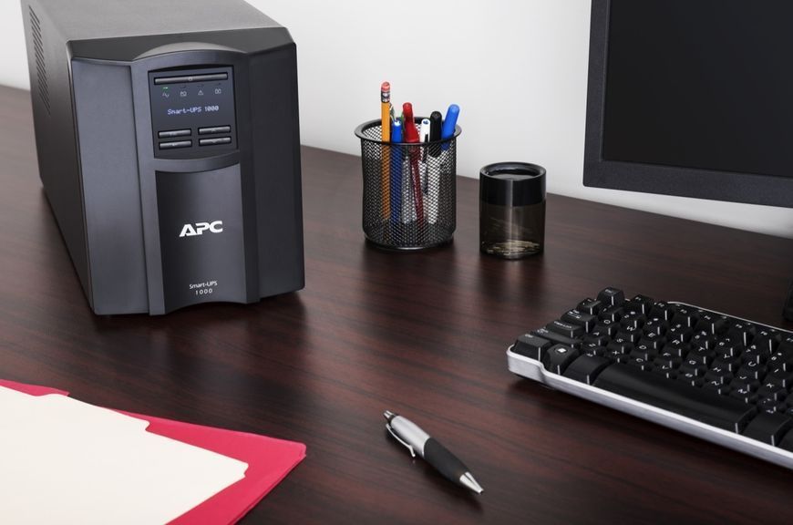 ИБП APC Smart-UPS 1000VA/700W, LCD, USB, SmartConnect, 8xC13 SMT1000IC фото