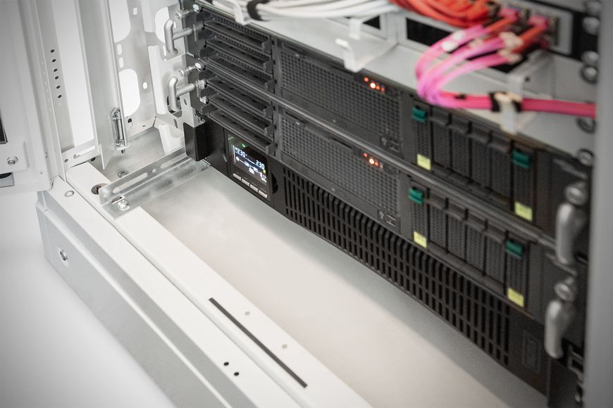 Источник бесперебойного питания DIGITUS OnLine, 3000VA/3000W, LCD, 8xC13+1xC19, RJ45, RS232, USB, Rack/Tower DN-170096 фото