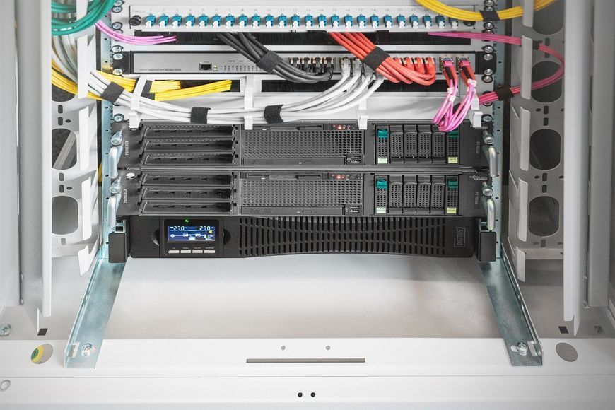 Источник бесперебойного питания DIGITUS OnLine, 1000VA/1000W, LCD, 8xC13, RJ45, RS232, USB, Rack/Tower DN-170093 фото